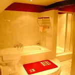 Charming House In With Private Pool 펜션