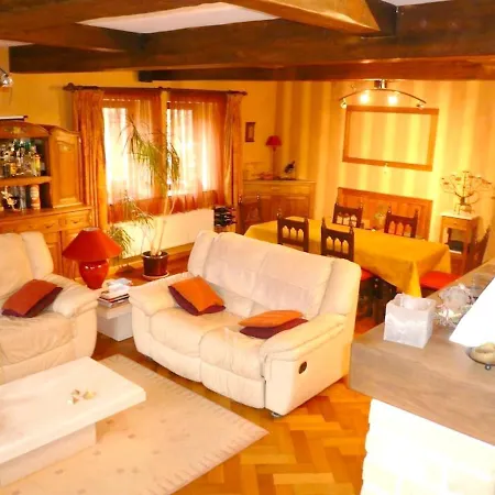 Дом отдыха Charming House In With Private Pool